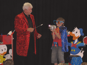 ... und schon wird auf magische Weise wird ein Kuchen "gebacken".